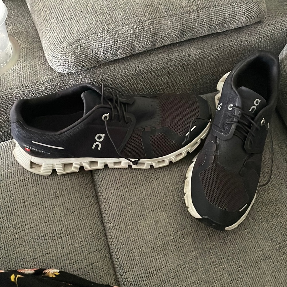 On cloud tennis shoes